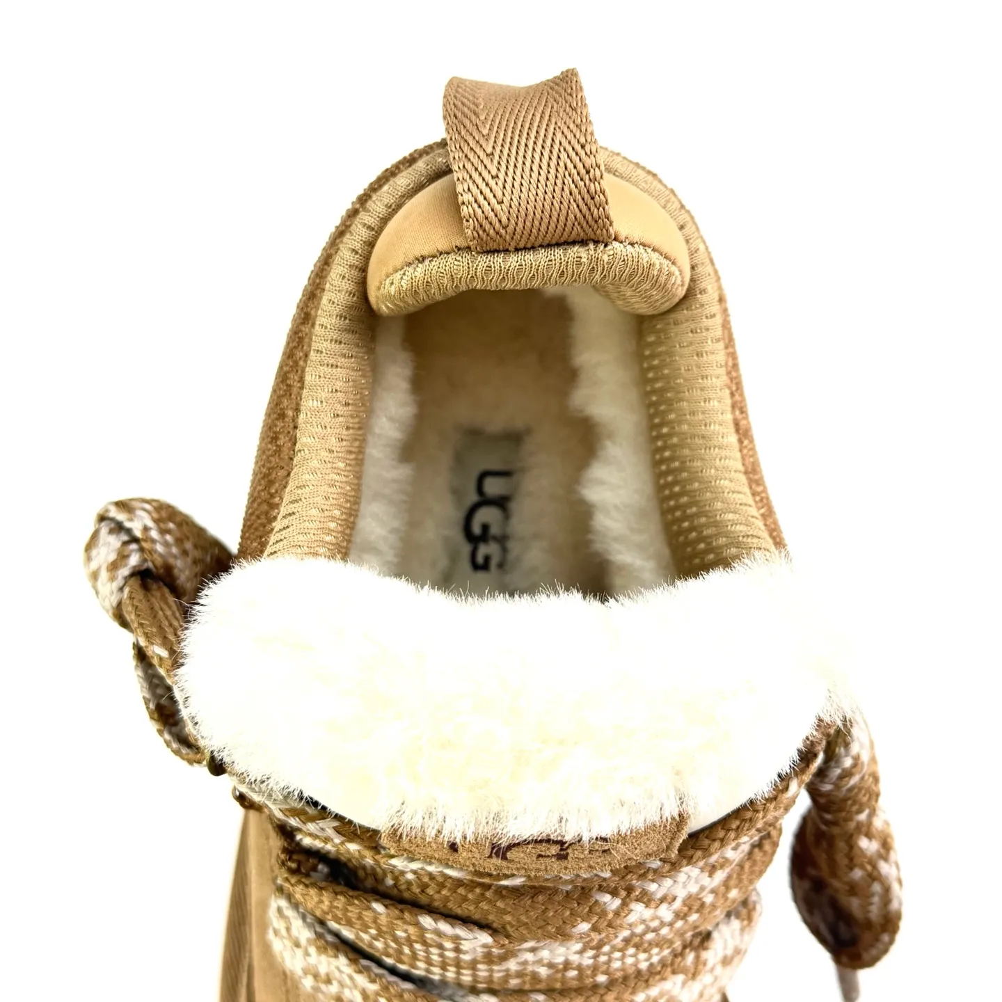 Local 💰600 supports stocking. Platform operation #UGG｜Low top 4032 Mel casual shoes, upper design, recycled ballistic canvas mesh, high-quality suede upper, two-color flat shoelaces. The inner material of the shoe is made of Longfeng sheep fur. The fur lining keeps warm and locks in temperature. The sole material is comfortable Treadlite by #UGG #EVA. Light wing outsole. Size: 35 36 37 38 39 40